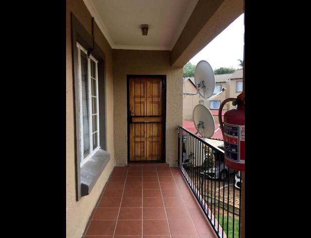 2 BEDROOM APARTMENT FOR SALE IN WILGEHEUWEL